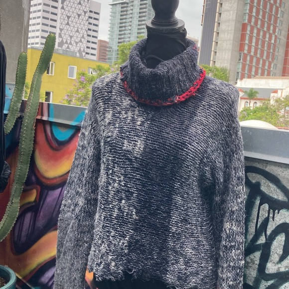 Unique Deconstructed TSE Sweater - Picture 4 of 16